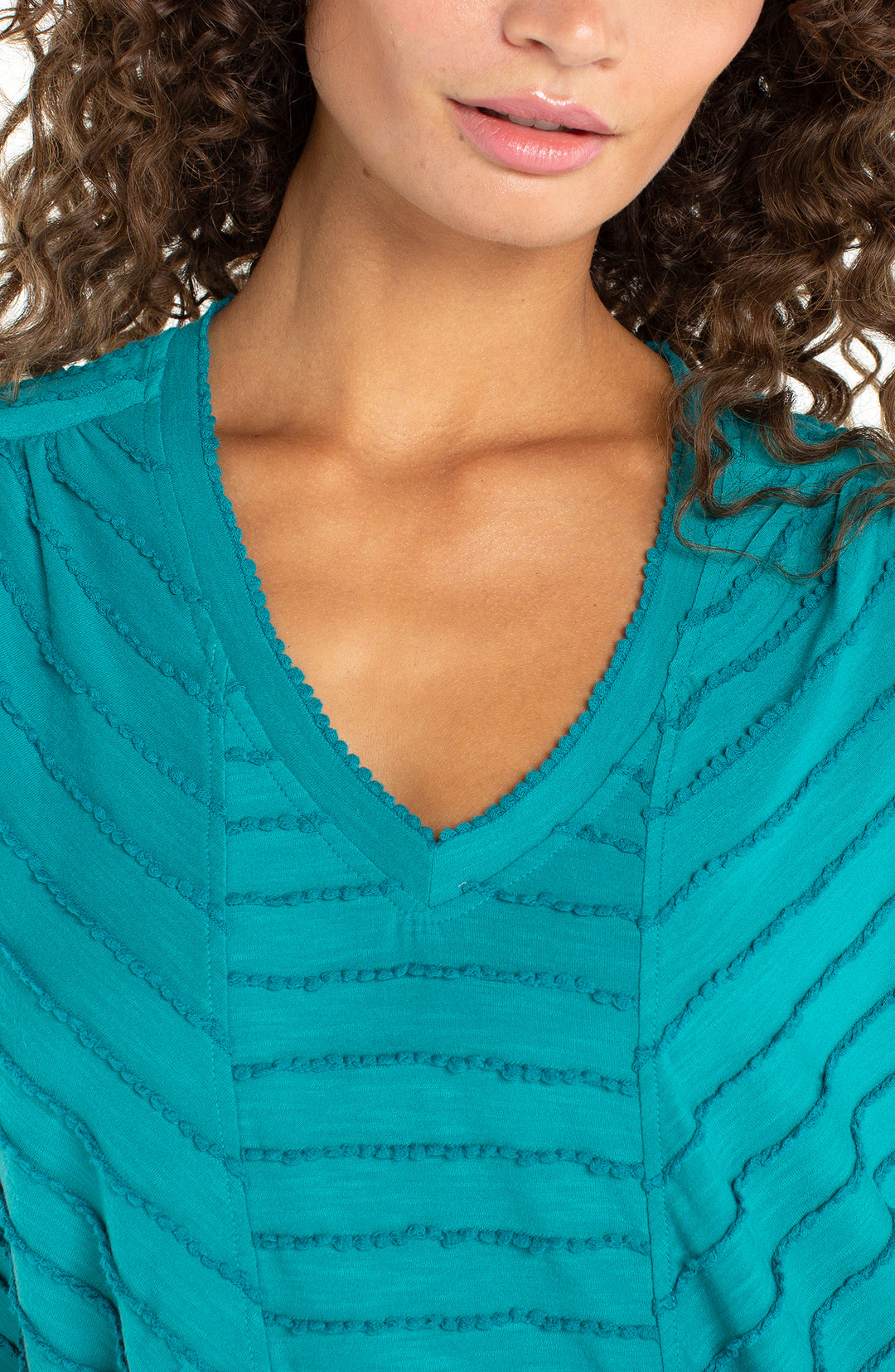 SHORT SLEEVE V-NECK KNIT TOP W/MITER DETAIL - TEAL TIDE