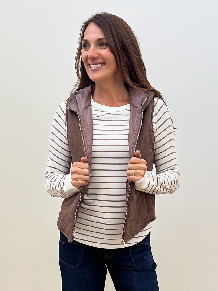 QUILTED HOODED ZIP UP VEST - BROWN