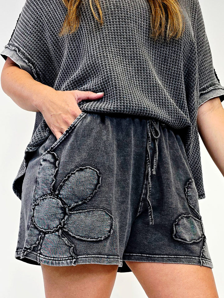 FLOWER PATCH MINERAL WASHED TERRY KNIT SHORTS - ASH