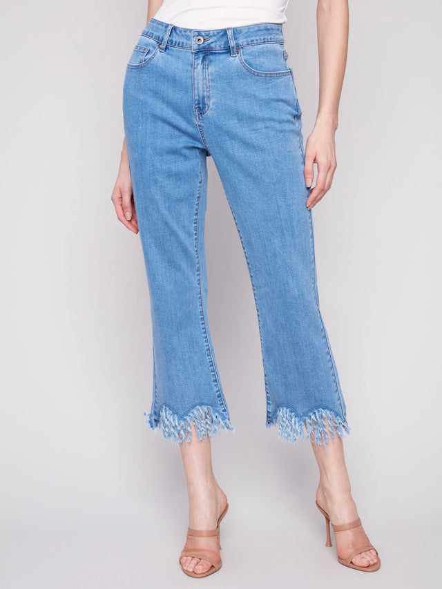 CROPPED JEANS W/FRINGED HEM - BLUE