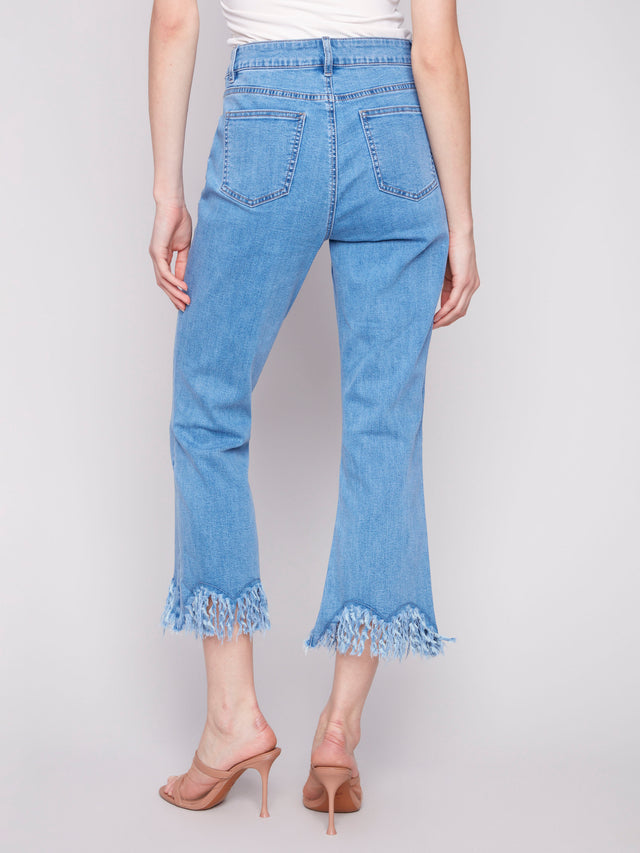 CROPPED JEANS W/FRINGED HEM - BLUE