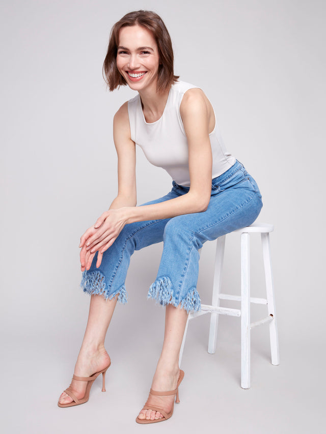 CROPPED JEANS W/FRINGED HEM - BLUE