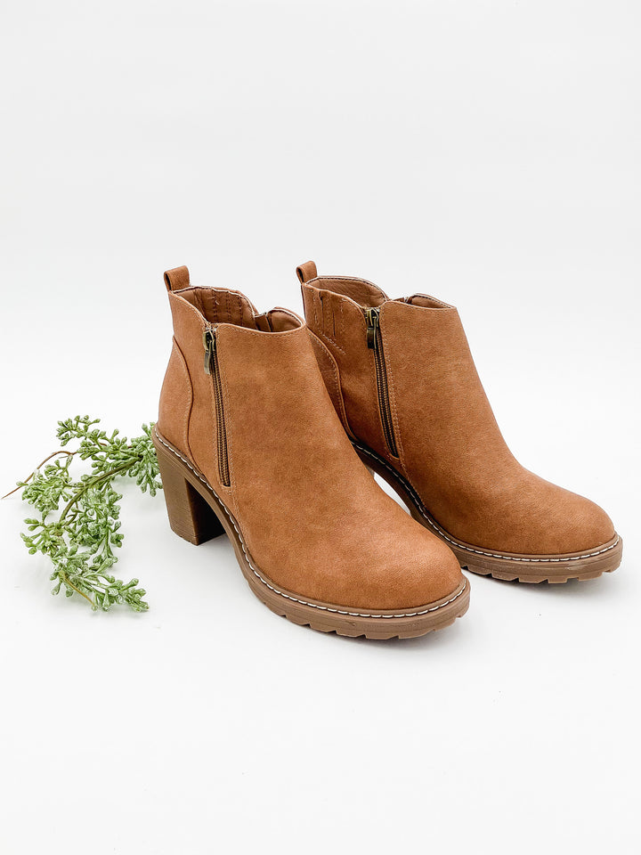 CORKY'S 'ROCKY TOP' ZIP UP BOOTIE - CAMEL