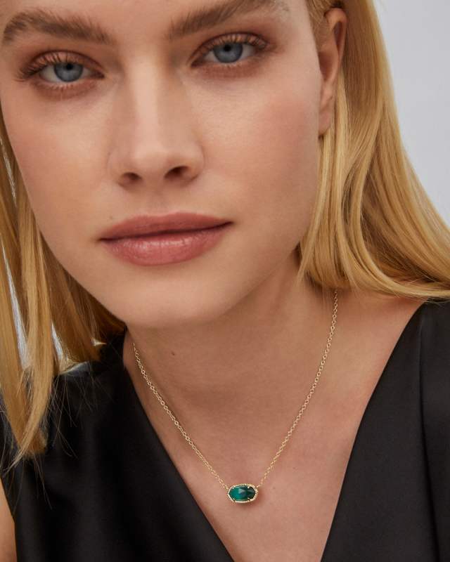 KENDRA SCOTT ELISA SHORT PENDANT NECKLACE - GOLD EMERALD CATS EYE