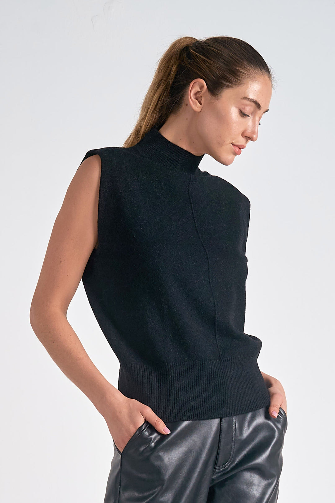 SLEEVELESS MOCK TURTLE NECK - BLACK