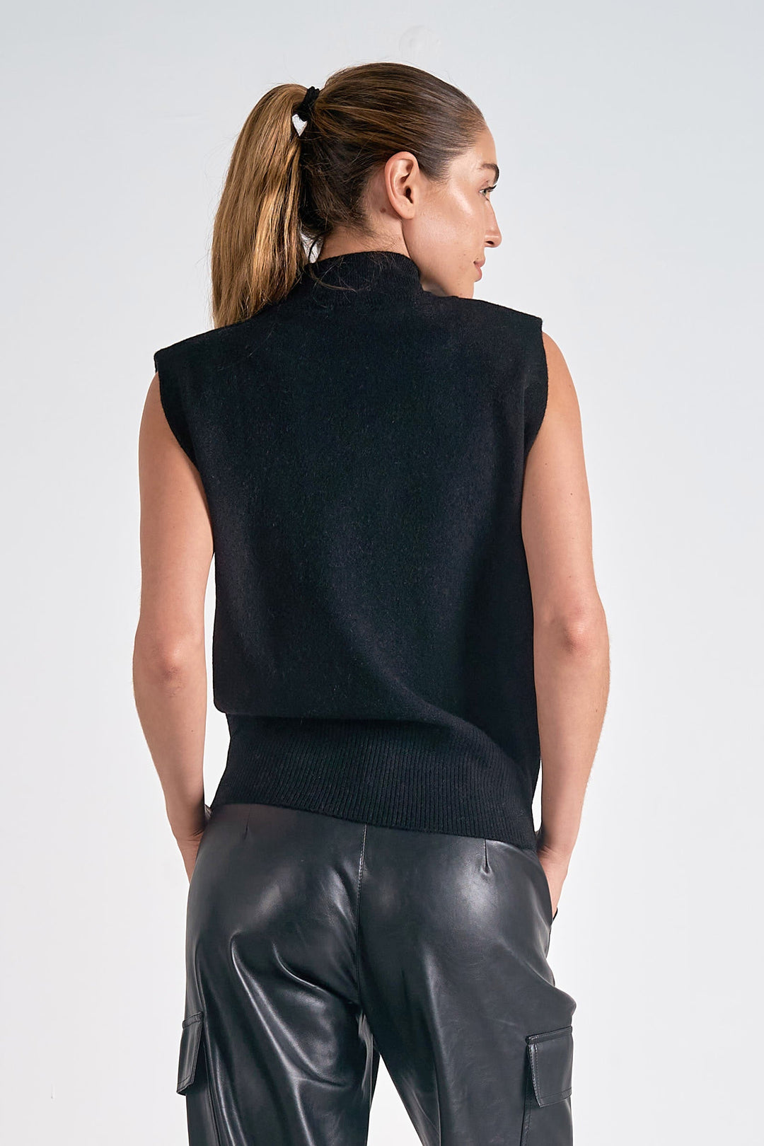 SLEEVELESS MOCK TURTLE NECK - BLACK