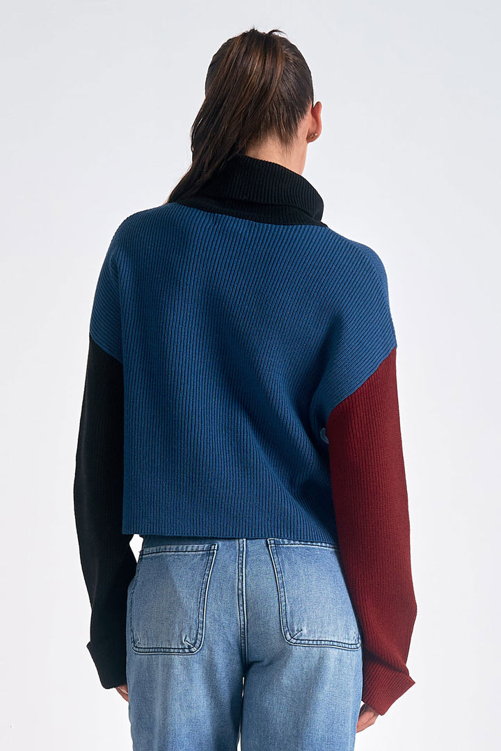 COLOR BLOCK TURTLE NECK CROPPED SWEATER - BLUE