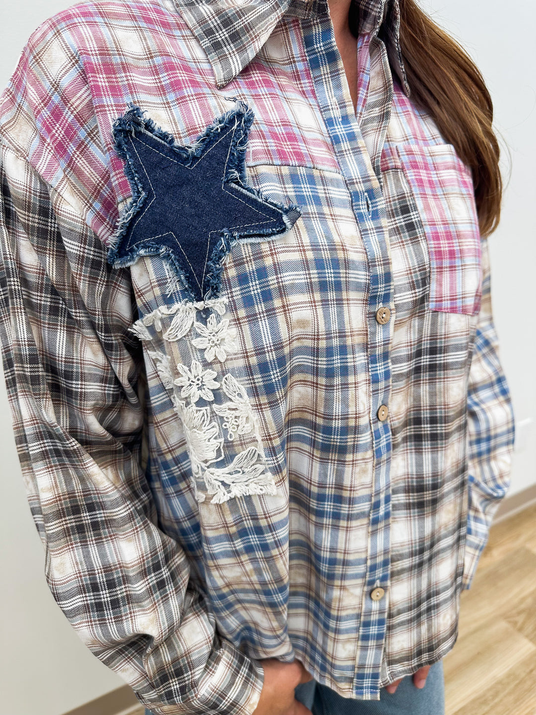 L/S STAR PATCH PLAID BUTTON UP SHIRT - PURPLE MULTI