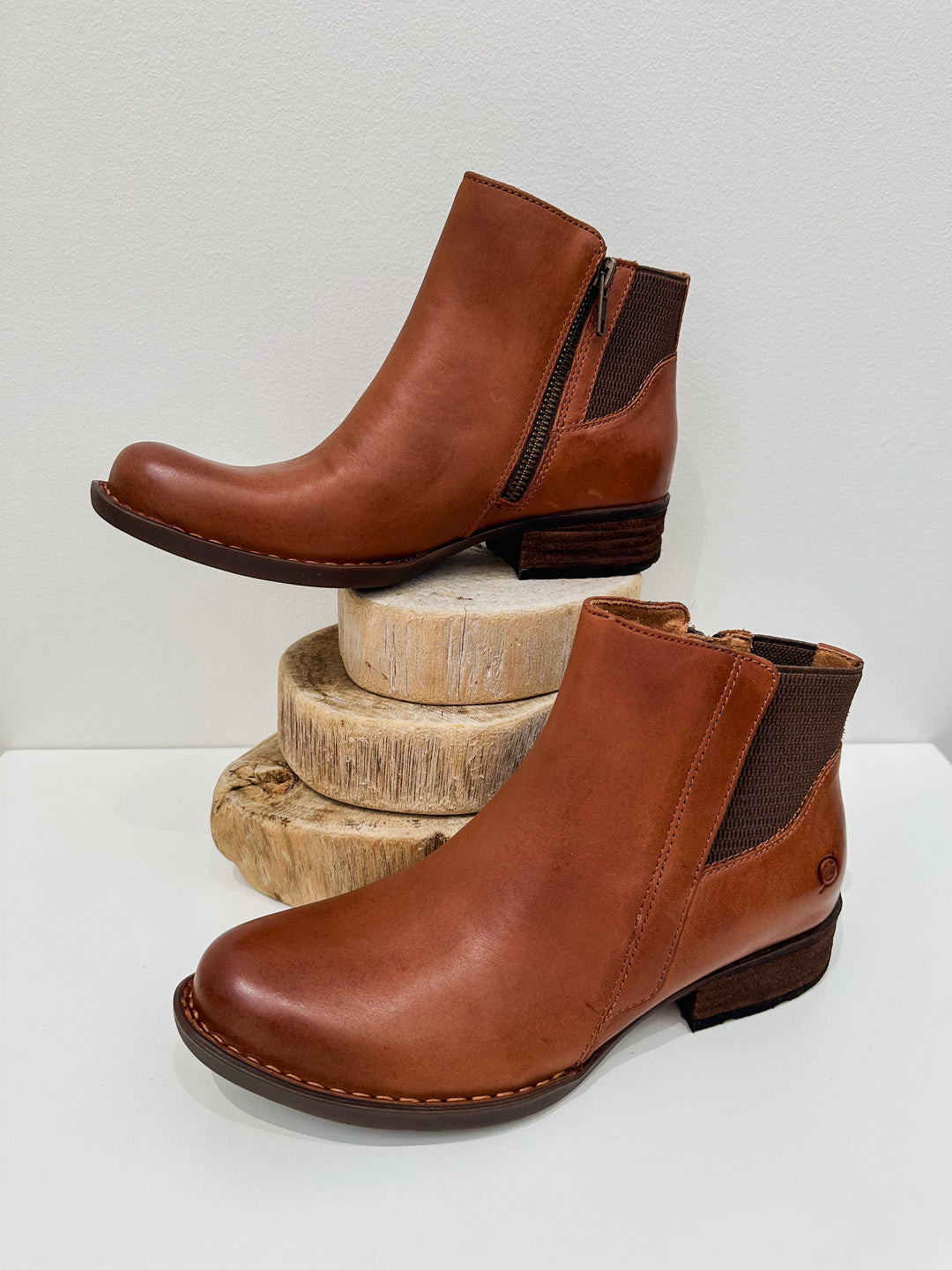 BORN KENDYL ANKLE BOOTS - BROWN