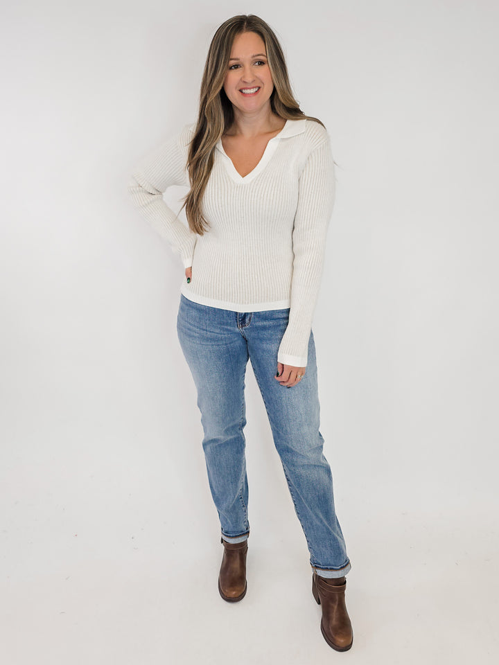 RIBBED V-NECK KNIT SWEATER - CREAM