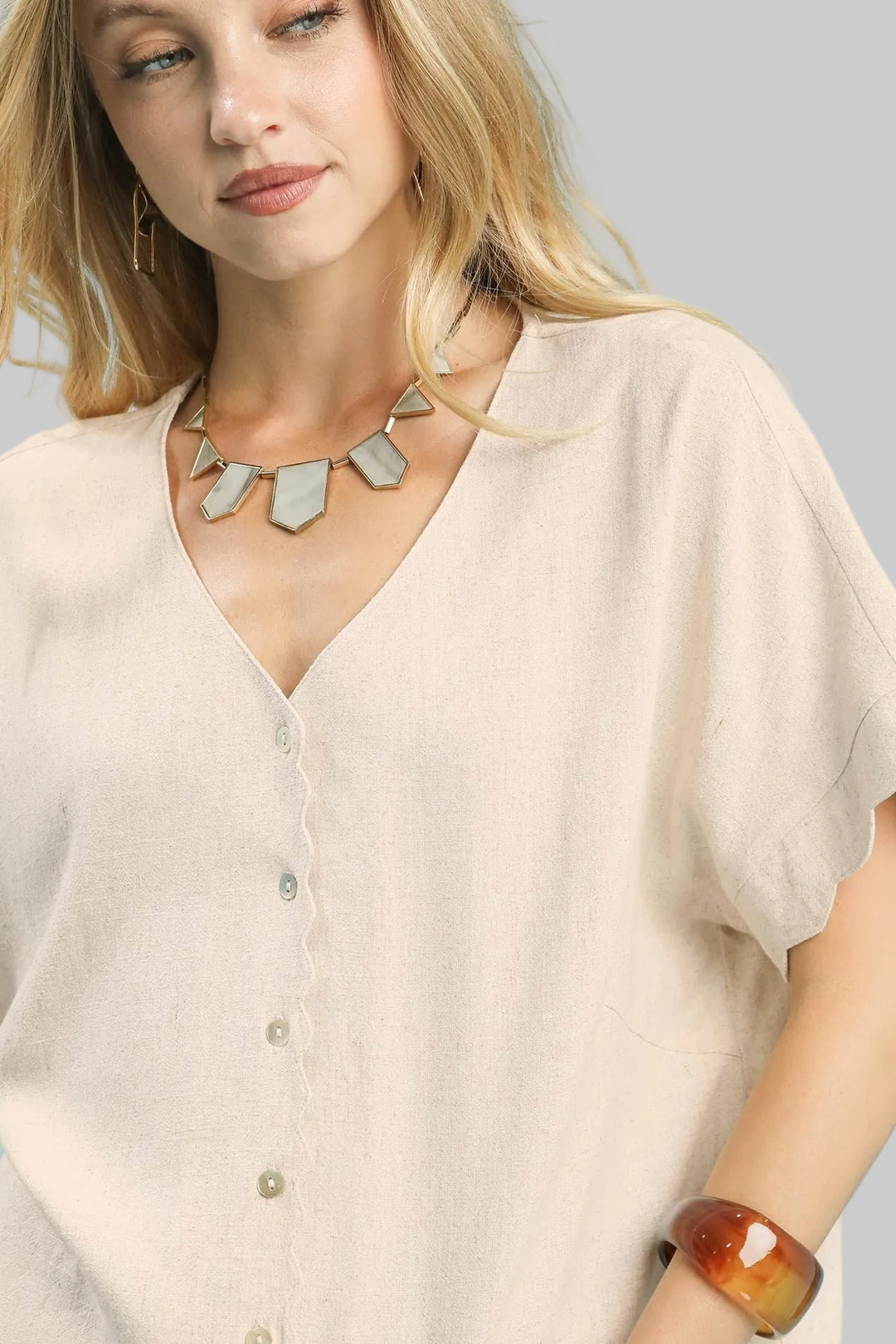 SHORT SLEEVE V-NECK BUTTON FRONT TOP W/SCALLOPED DETAIL - OATMEAL