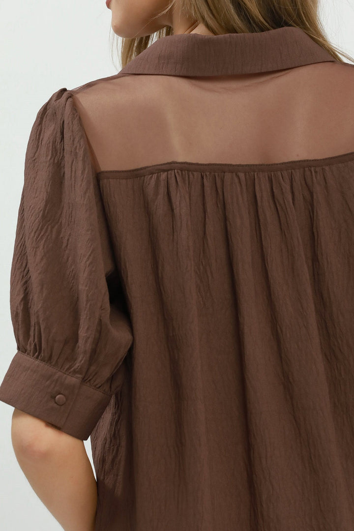 SHORT PUFF SLEEVE POINT COLLARED CONTRAST TOP - BROWN