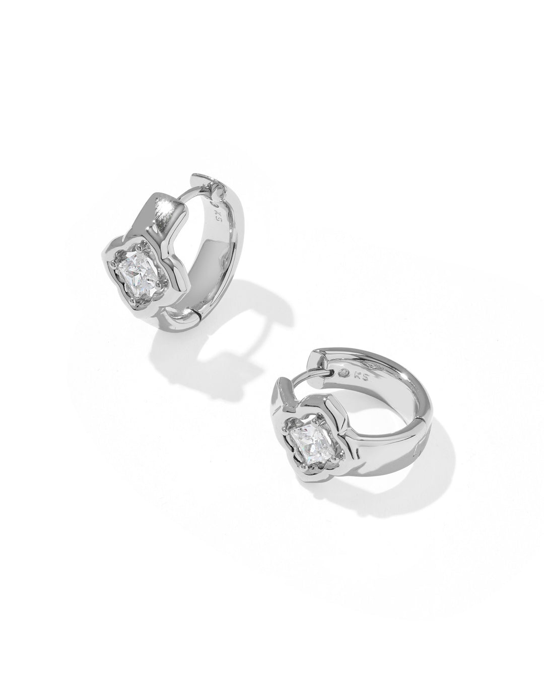 KENDRA SCOTT MALLORY CRYSTAL HUGGIE EARRINGS - SILVER WHITE