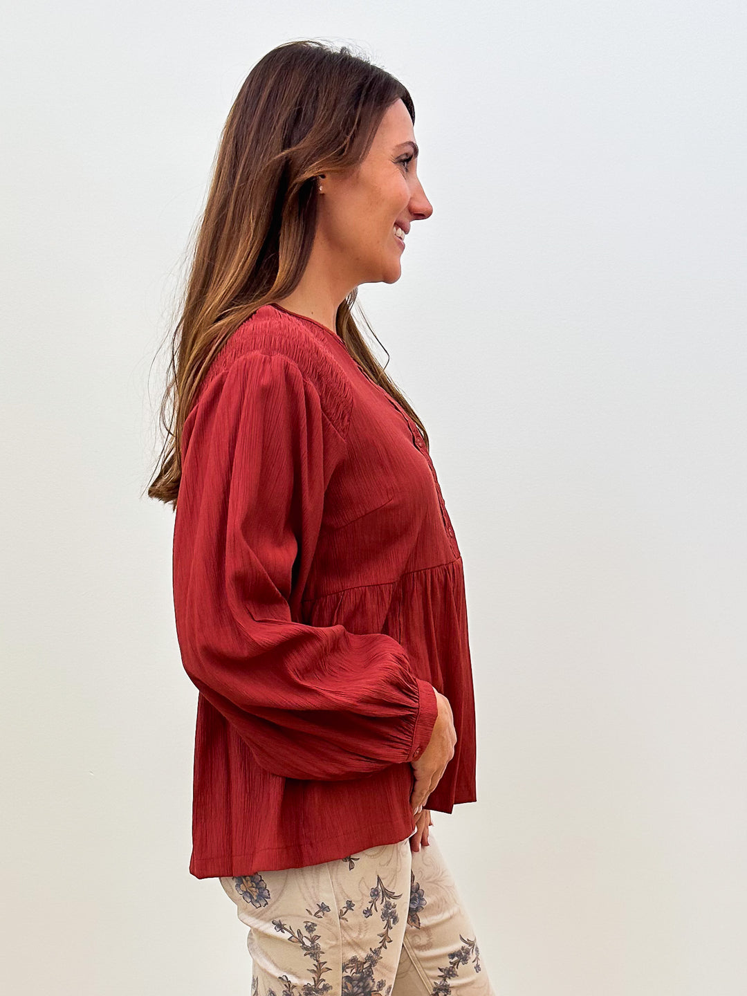 L/S CRINKLE TEXTURED BABYDOLL BUTTON TOP - CLAY
