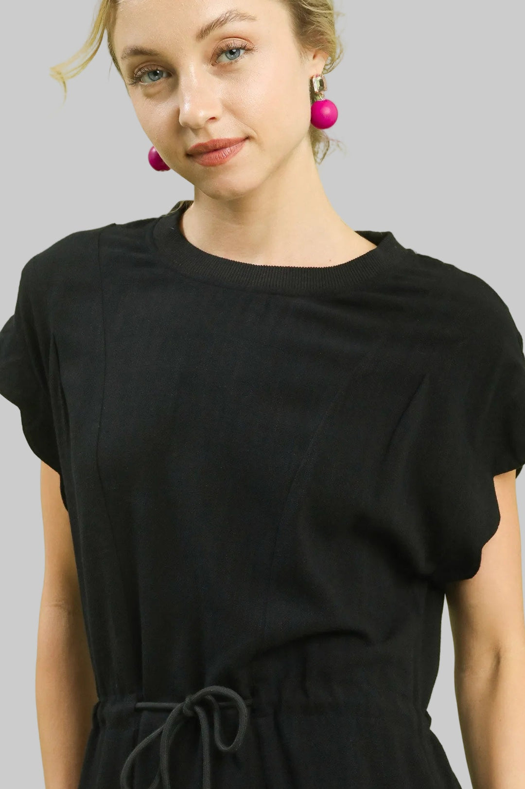 LINEN BLEND DRAWSTRING WAIST AND SCALLOPED TRIM SHORT DRESS - BLACK