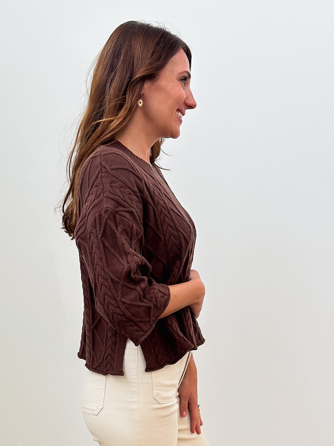 3/4 SLEEVE CABLE KNIT SWEATER - BROWN