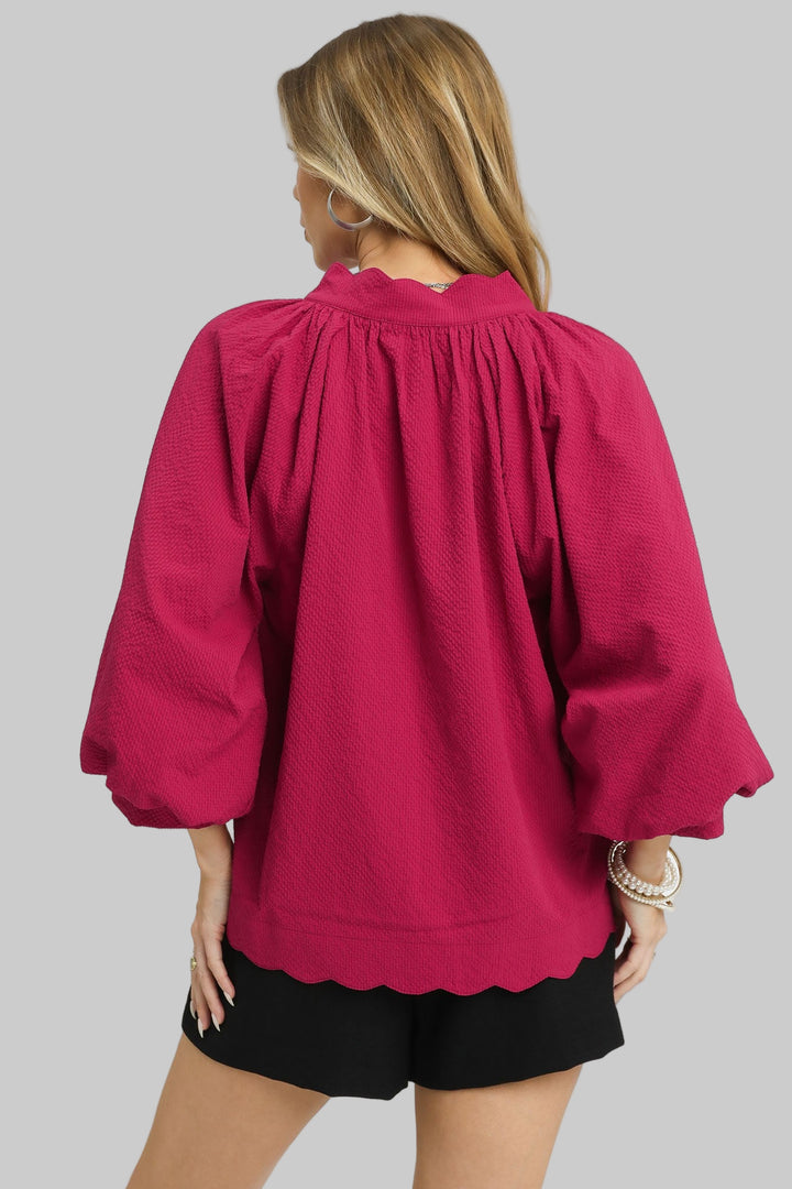 3/4 SLEEVE TEXTURED FABRIC SCALLOPED V-NECK TOP - CRIMSON
