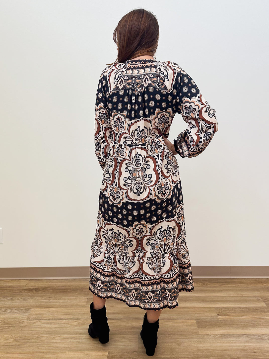 L/S ABSTRACT PRINT CONTRAST DETAIL MIDI DRESS - BLACK MIX