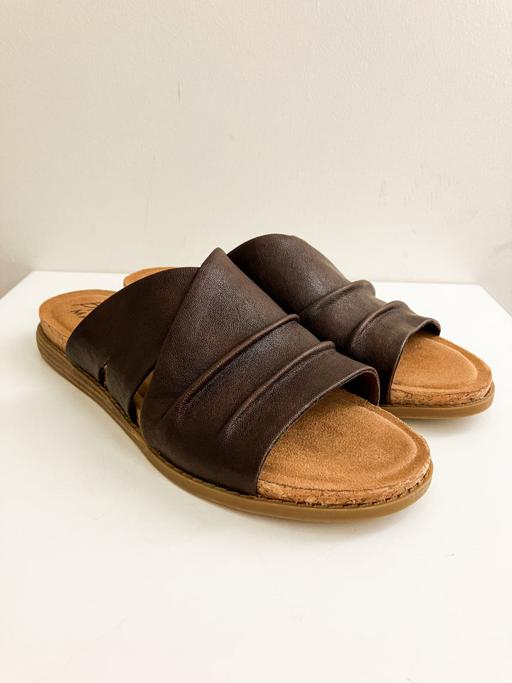 BLOWFISH NOELLE SLIDE FLAT SANDAL - BROWN