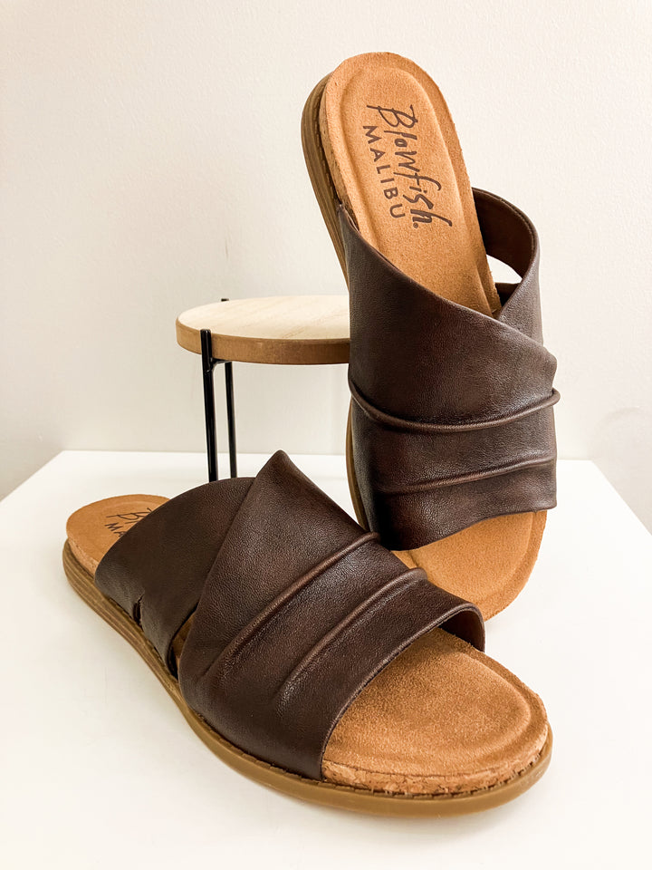 BLOWFISH NOELLE SLIDE FLAT SANDAL - BROWN