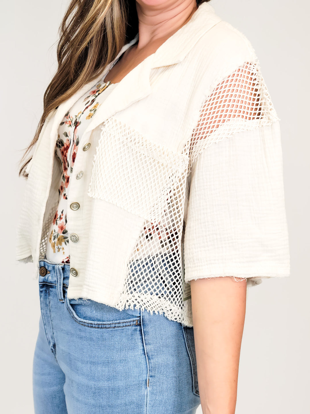 CROPPED COTTON GAUZE AND CROCHET BUTTON UP TOP - NATURAL
