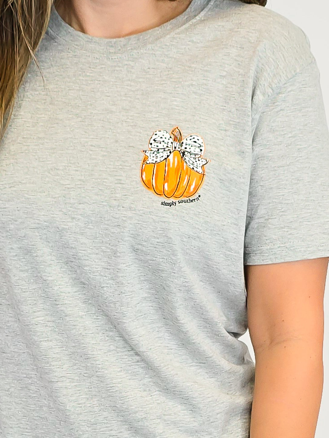 SIMPLY SOUTHERN SS BOW PUMPKIN TEE - HEATHER GREY