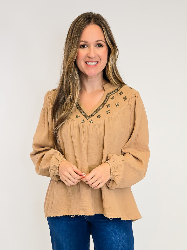 EMBROIDERED COTTON GAUZE WOVEN TOP - LATTE