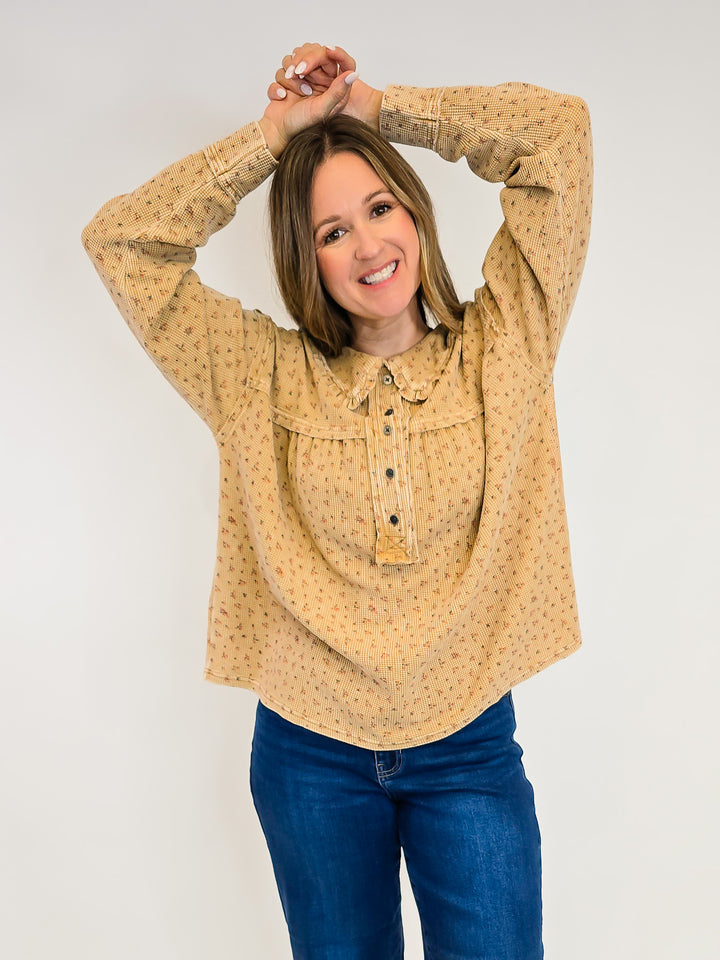 DITSY FLORAL PRINT THERMAL WASHED TOP - LATTE