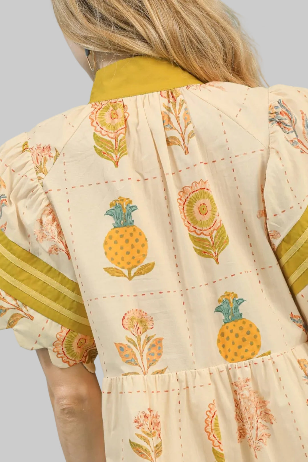 PRINTED SCALLOP SLEEVE V-NECK SHORT DRESS - ECRU