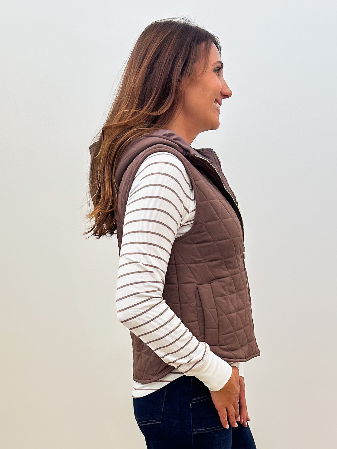 QUILTED HOODED ZIP UP VEST - BROWN