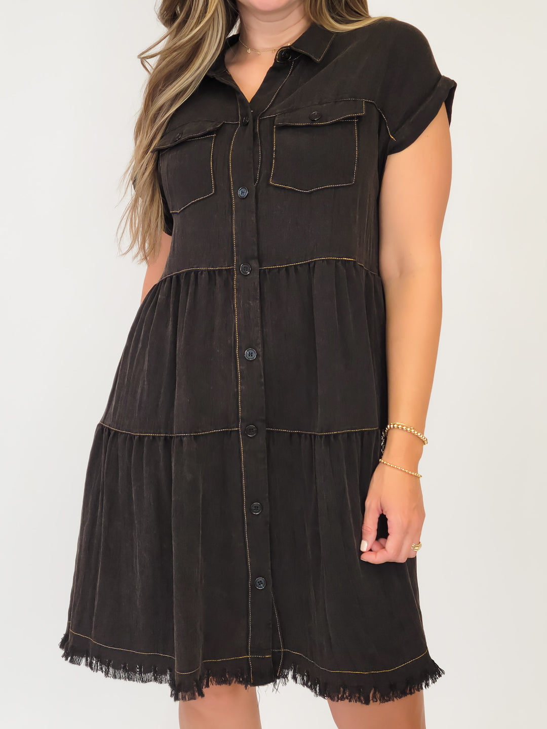 WASHED BUTTON DOWN TIERED DRESS W/ FRAYED HEM - BLACK