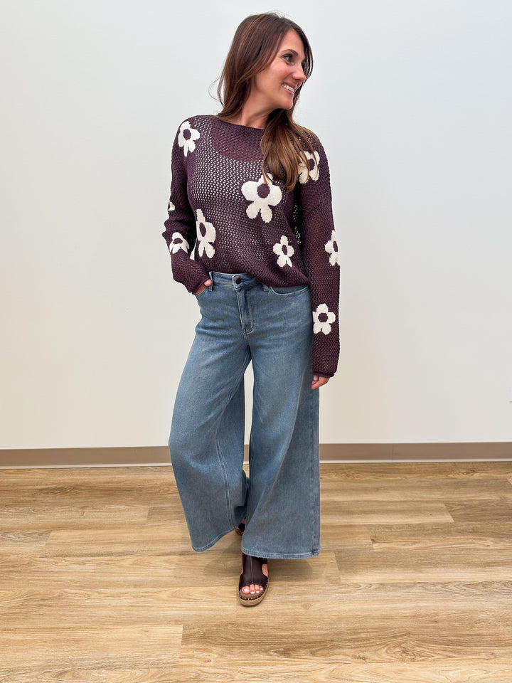 LIGHTWEIGHT OPEN KNIT FLORAL SWEATER - BLACKBERRY
