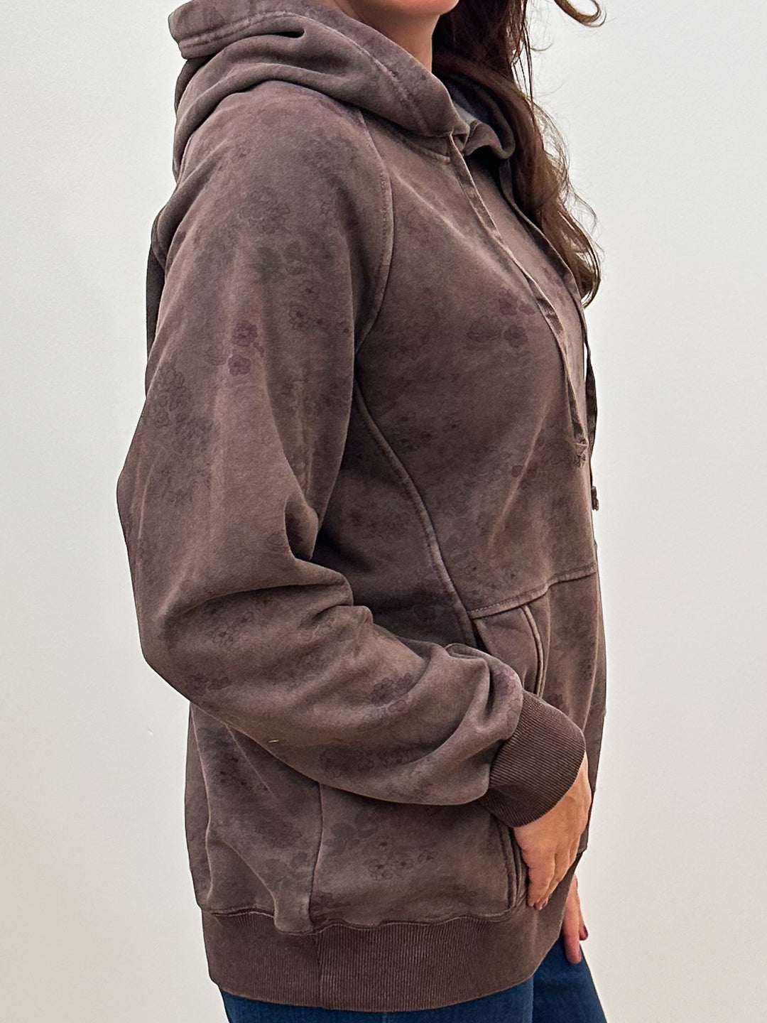BRUSHED TERRY FLORAL HOODIE PULLOVER - CHOCOLATE BROWN