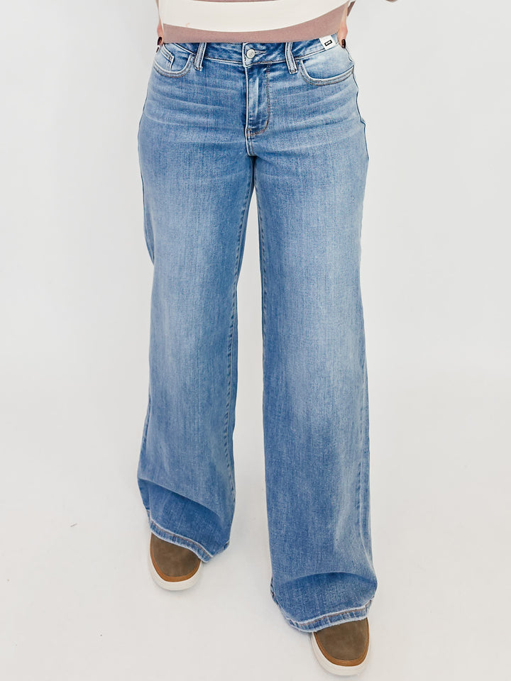 JUDY BLUE MID RISE RETRO WIDE LEG JEANS - MEDIUM - 33" INSEAM
