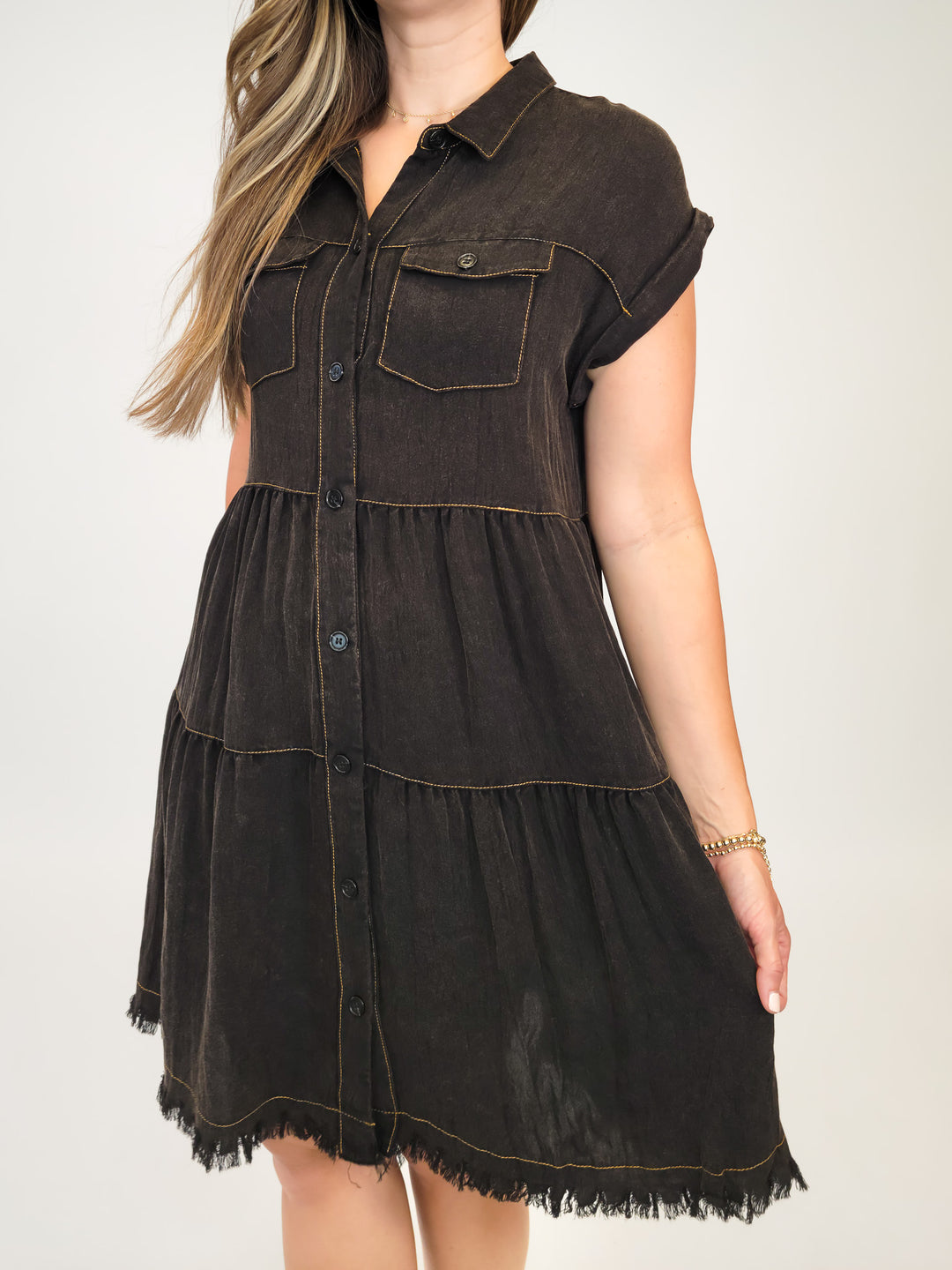 WASHED BUTTON DOWN TIERED DRESS W/ FRAYED HEM - BLACK