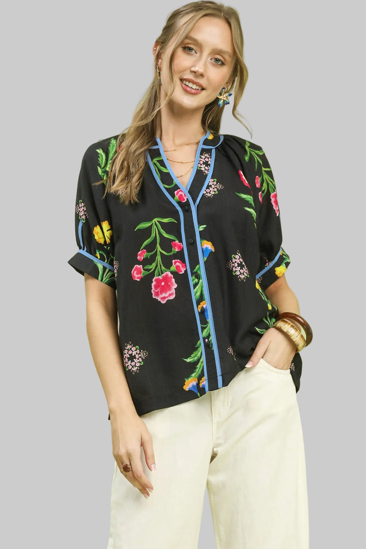 SHORT CUFFED SLEEVE BOTANICAL BUTTON BLOUSE - BLACK