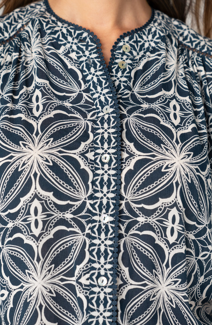 FLUTTER SLEEVE MIX PRINT BUTTON FRONT TOP - BLUE/CREAM