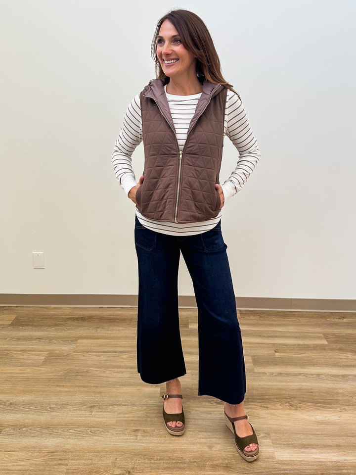 QUILTED HOODED ZIP UP VEST - BROWN