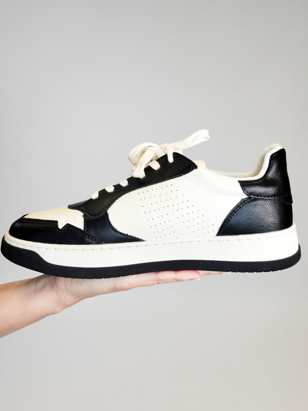 KASS LEATHER SNEAKER - BLACK/WASHED WHITE