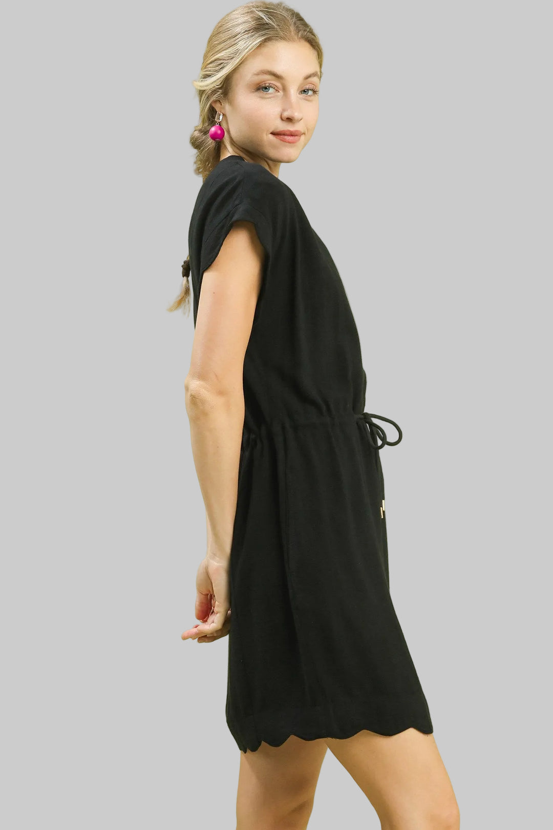 LINEN BLEND DRAWSTRING WAIST AND SCALLOPED TRIM SHORT DRESS - BLACK