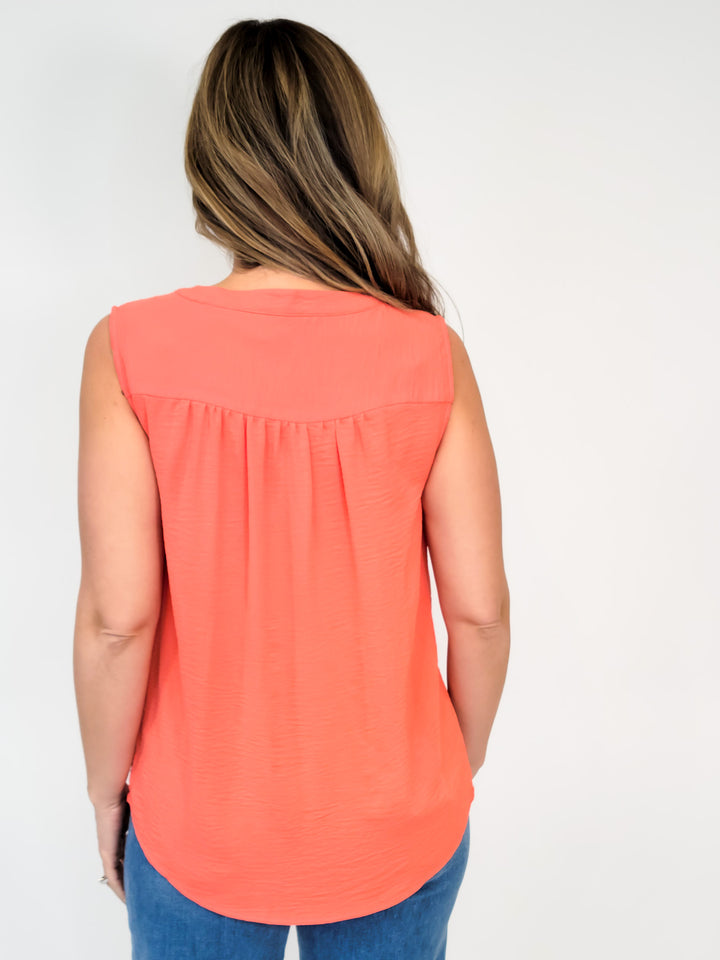 SLEEVELESS PLEAT FRONT AIRFLOW TANK - CORAL