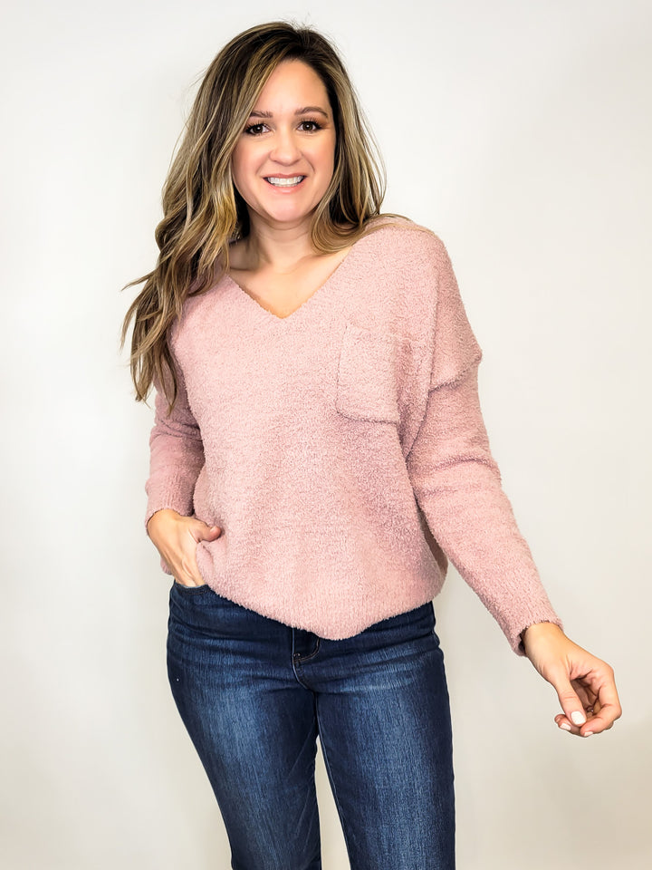 SOLID FUZZY V-NECK LONG SLEEVE SWEATER W/POCKET - LILAC