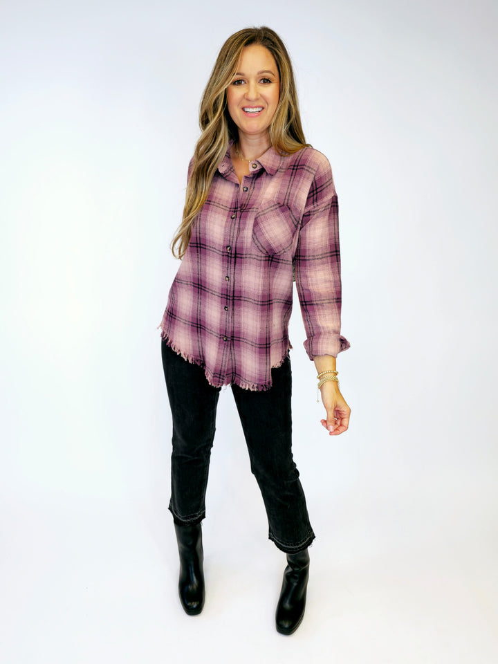 FRINGE HEM DISTRESSED SNOW WASH PLAID SHIRT - MAUVE