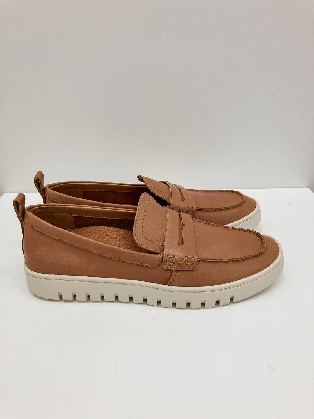VIONIC UPTOWN SLIP ON LOAFER - CAMEL