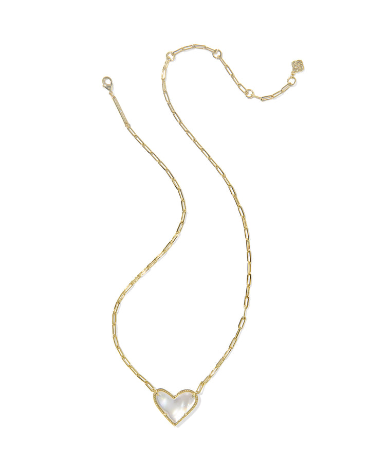 KENDRA SCOTT ARI HEART STATEMENT SHORT PENDANT NECKLACE - GOLD IVORY MOP