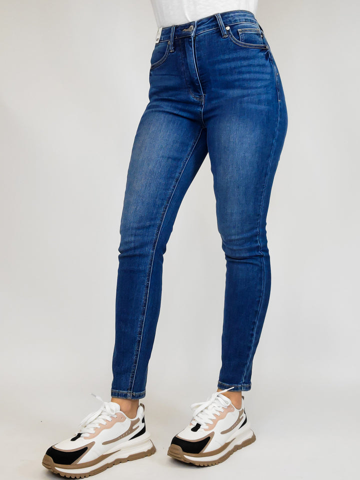 JUDY BLUE HIGH RISE TUMMY CONTROL CLASSIC NON-DISTRESSED SKINNY JEAN - MED WASH
