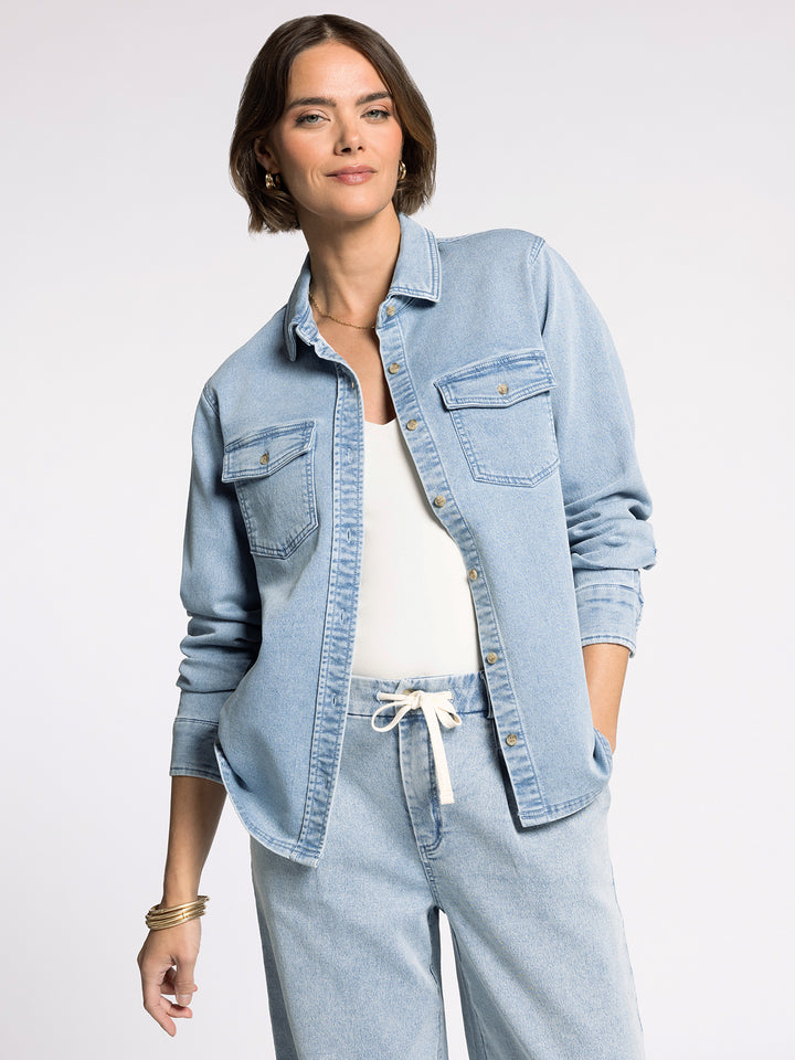 LONG SLEEVE COLLARED BUTTON UP DENIM RYLEE SHIRT - LIGHT WASH