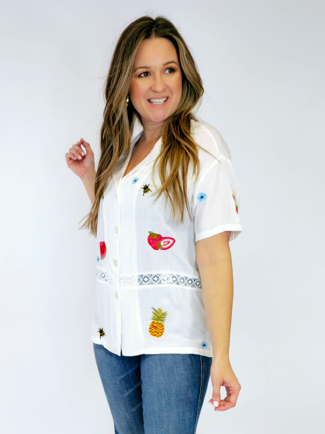 COLLARED FRUIT AND FLOWER EMBROIDERED SHIRT - WHITE