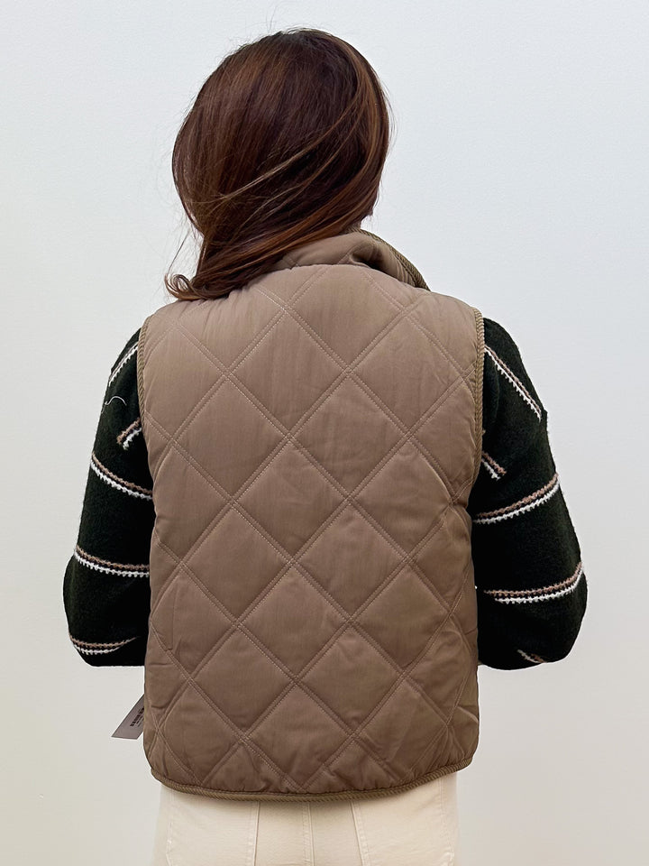 REVERSIBLE SHERPA QUILTED VEST - SAND