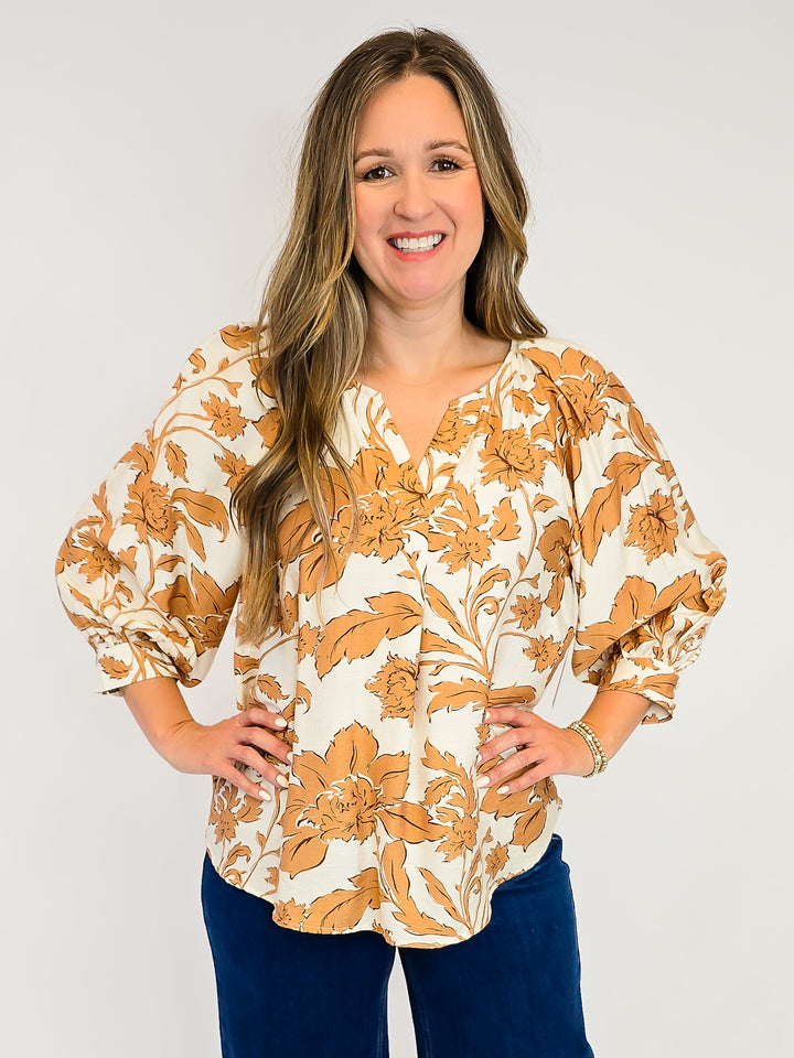 3/4 SLEEVE TWO TONED FLORAL PLEATED TOP - TONE TAUPE